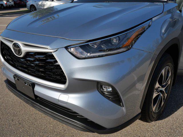 used 2021 Toyota Highlander car, priced at $37,966