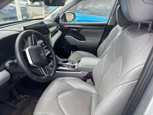 used 2023 Toyota Highlander car, priced at $43,485