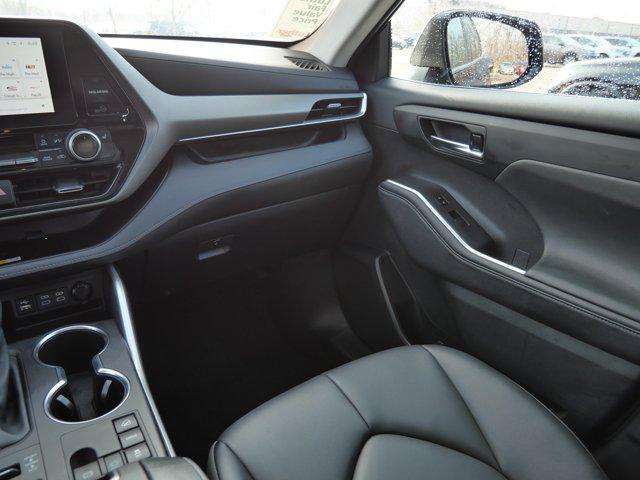 used 2024 Toyota Highlander car, priced at $40,985