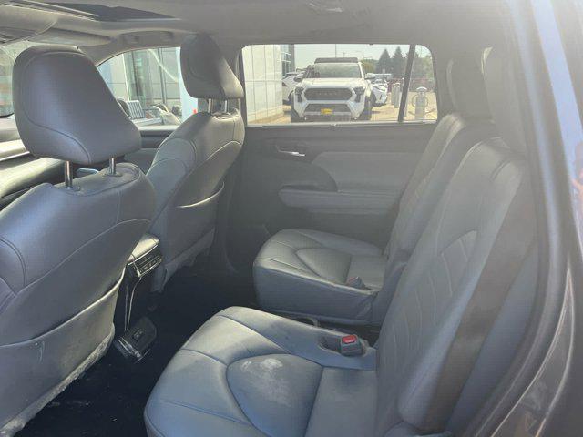 used 2022 Toyota Highlander car, priced at $36,785