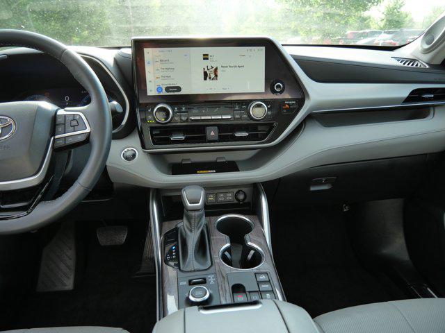 used 2023 Toyota Highlander car, priced at $47,985