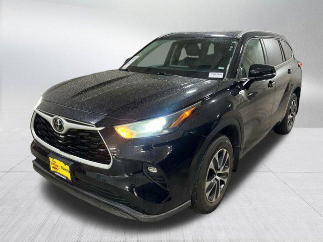 used 2022 Toyota Highlander car, priced at $35,990