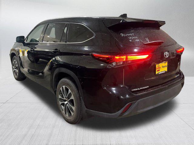 used 2022 Toyota Highlander car, priced at $35,990