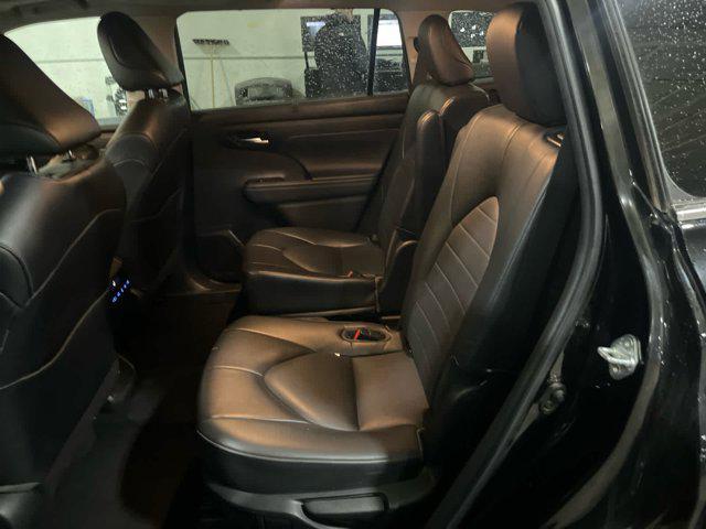 used 2022 Toyota Highlander car, priced at $35,990