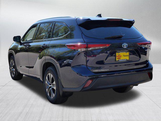 used 2021 Toyota Highlander Hybrid car, priced at $34,900
