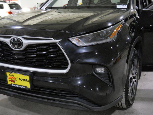 used 2021 Toyota Highlander car, priced at $32,995