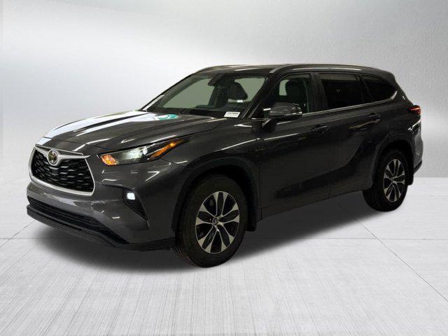 used 2024 Toyota Highlander car, priced at $39,990
