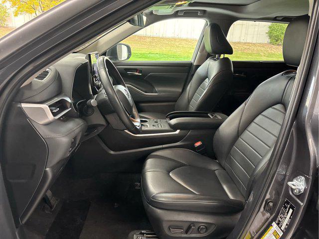 used 2024 Toyota Highlander car, priced at $39,990