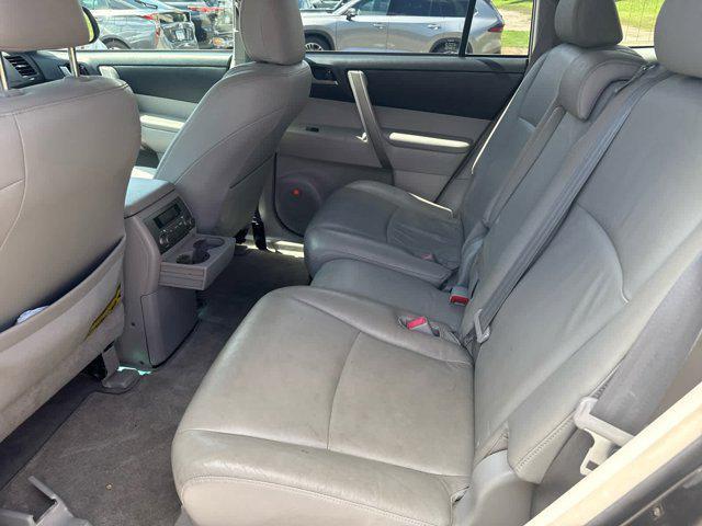 used 2009 Toyota Highlander car, priced at $10,000