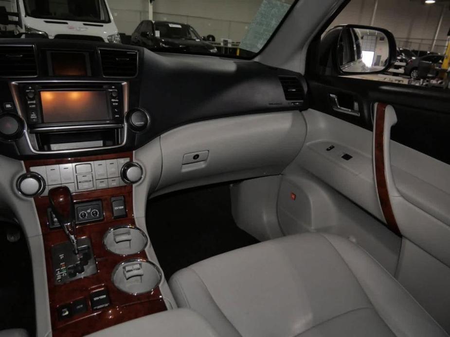 used 2013 Toyota Highlander car, priced at $14,985