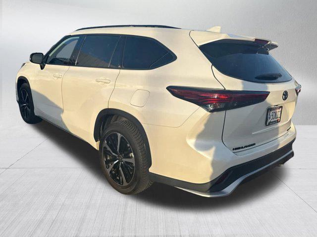 used 2021 Toyota Highlander car, priced at $34,990