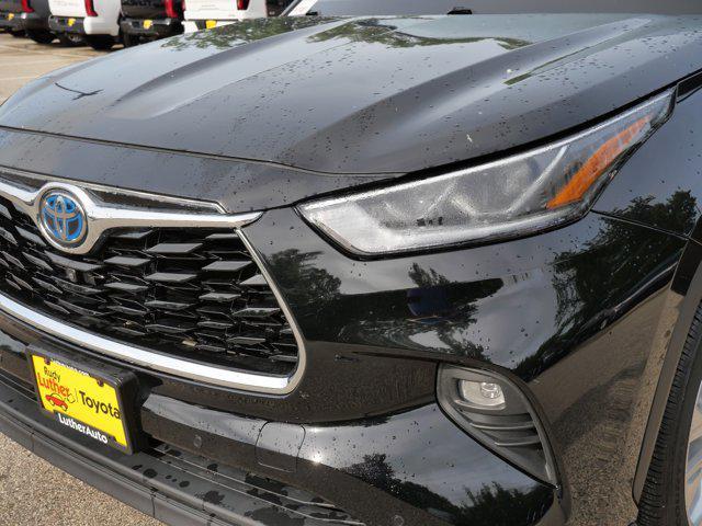 used 2021 Toyota Highlander Hybrid car, priced at $34,995