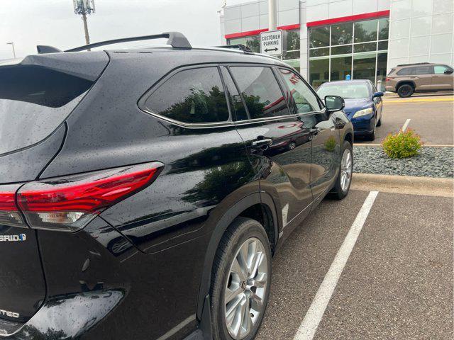 used 2021 Toyota Highlander Hybrid car, priced at $35,990