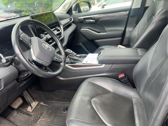 used 2021 Toyota Highlander Hybrid car, priced at $35,990