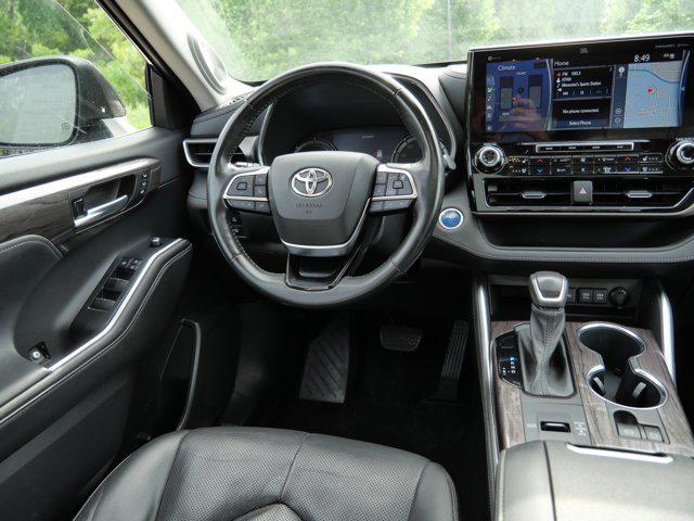 used 2021 Toyota Highlander Hybrid car, priced at $34,995