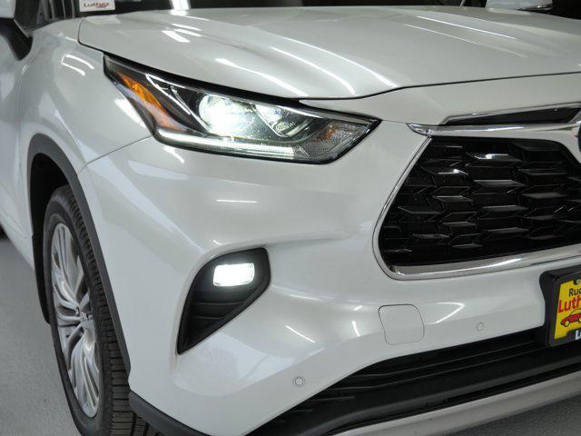 used 2022 Toyota Highlander car, priced at $32,985