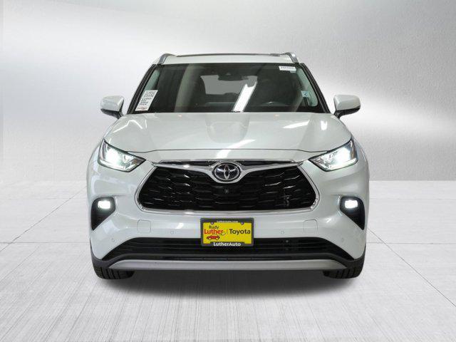 used 2022 Toyota Highlander car, priced at $32,985