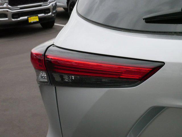 used 2022 Toyota Highlander Hybrid car, priced at $31,985