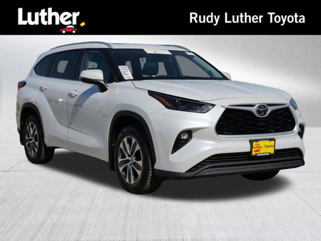 used 2022 Toyota Highlander car, priced at $37,990