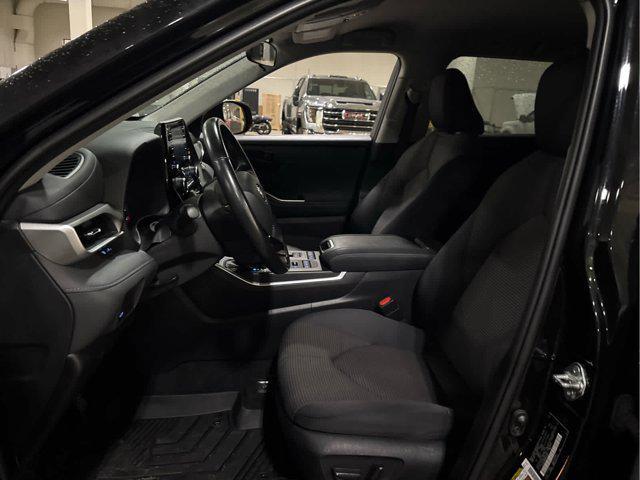 used 2021 Toyota Highlander car, priced at $28,500