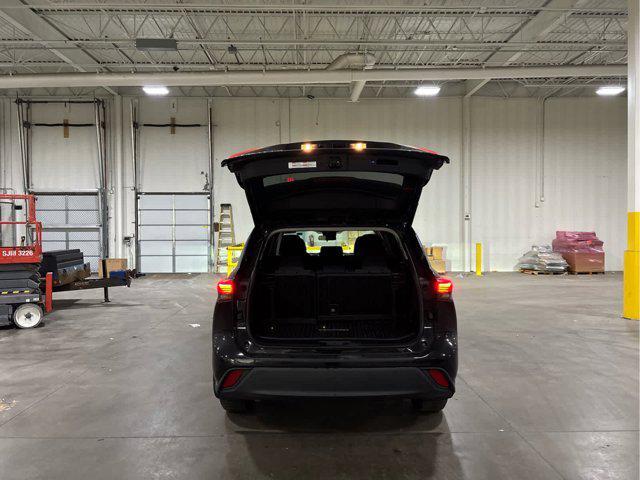 used 2021 Toyota Highlander car, priced at $28,500