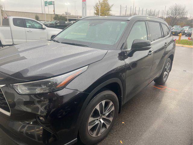 used 2022 Toyota Highlander car, priced at $38,800