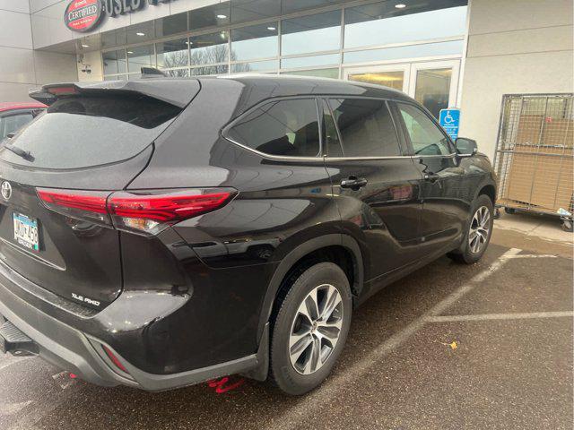 used 2022 Toyota Highlander car, priced at $38,800