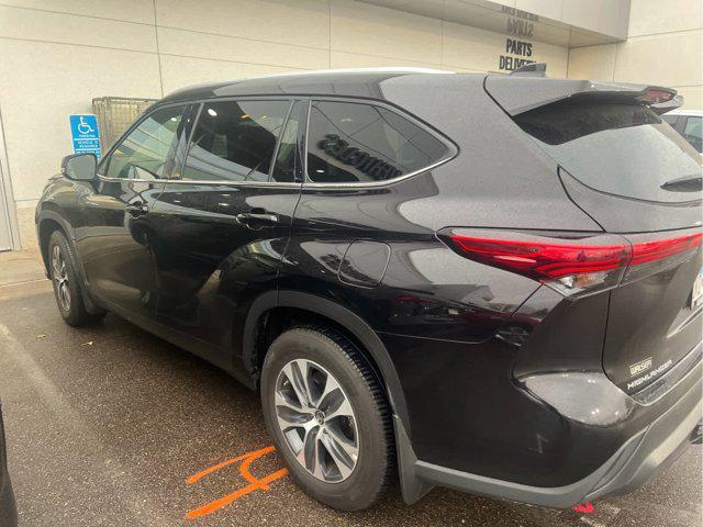 used 2022 Toyota Highlander car, priced at $38,800