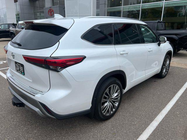 used 2022 Toyota Highlander car, priced at $43,990