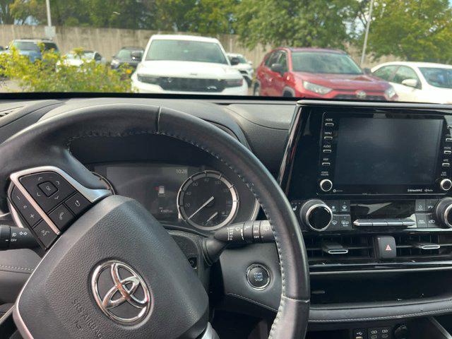 used 2022 Toyota Highlander car, priced at $37,990