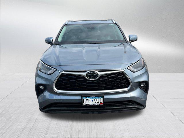 used 2022 Toyota Highlander car, priced at $37,990