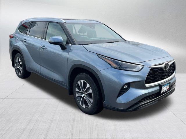 used 2022 Toyota Highlander car, priced at $37,990