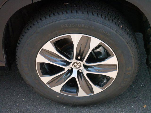 used 2022 Toyota Highlander car, priced at $36,990