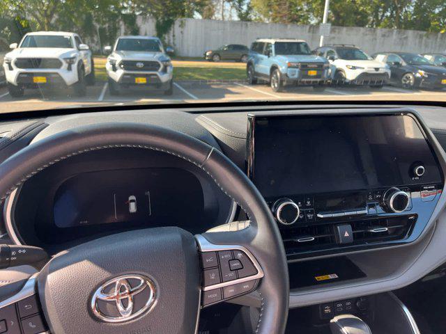 used 2023 Toyota Highlander Hybrid car, priced at $47,500