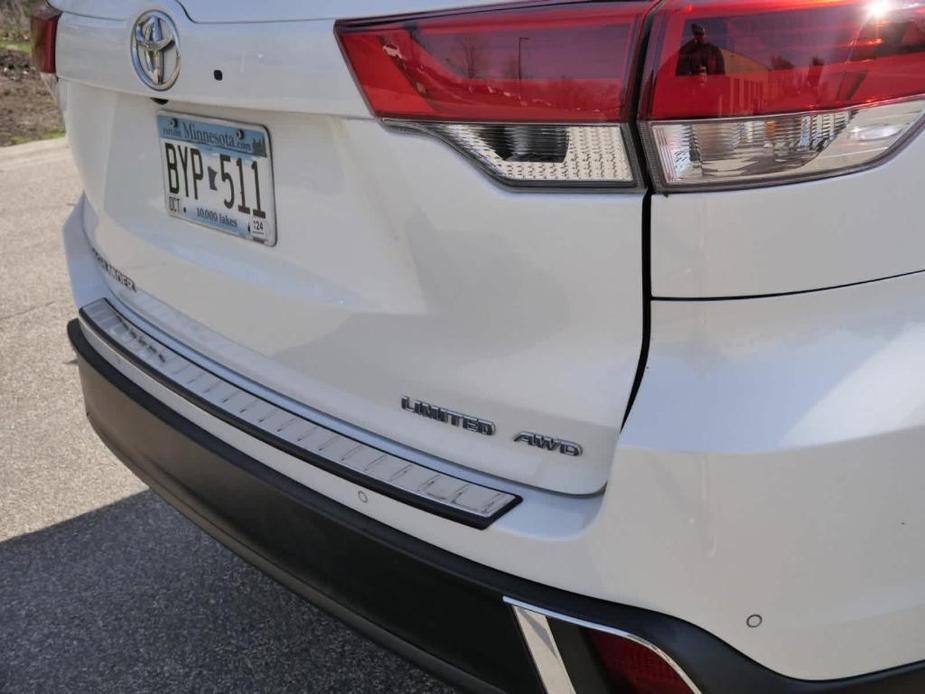 used 2019 Toyota Highlander car, priced at $24,985