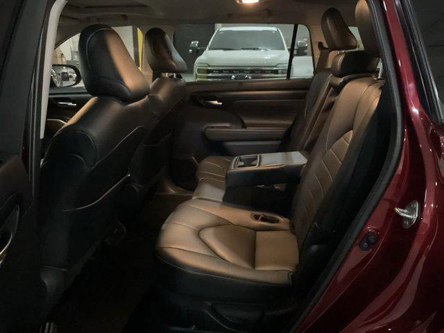 used 2020 Toyota Highlander Hybrid car, priced at $34,990