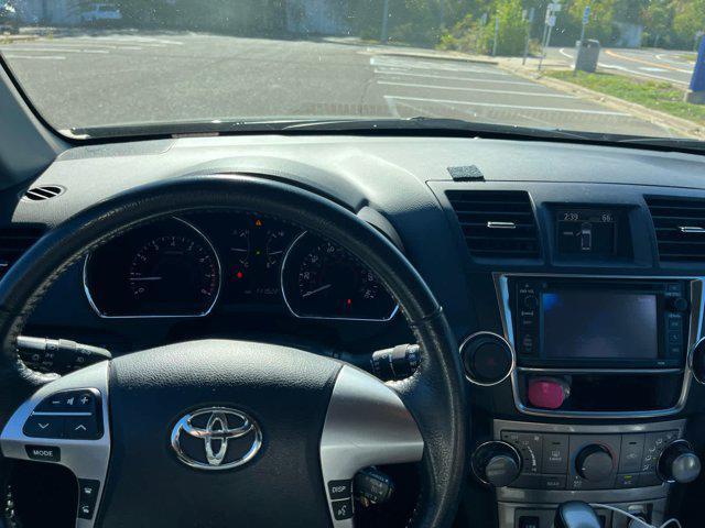used 2013 Toyota Highlander car, priced at $15,785