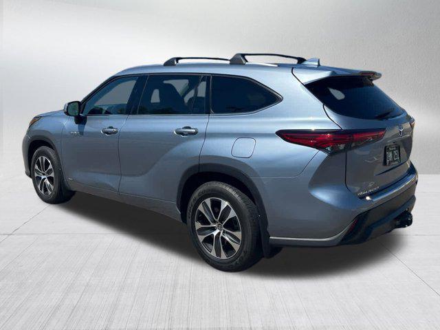 used 2020 Toyota Highlander Hybrid car, priced at $30,990