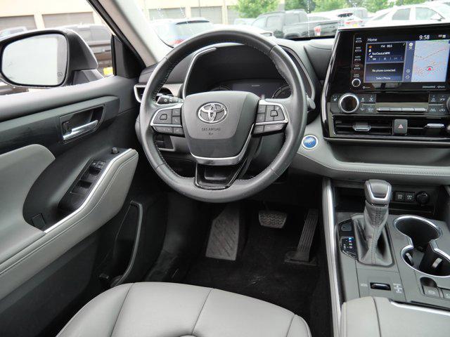 used 2020 Toyota Highlander Hybrid car, priced at $29,995