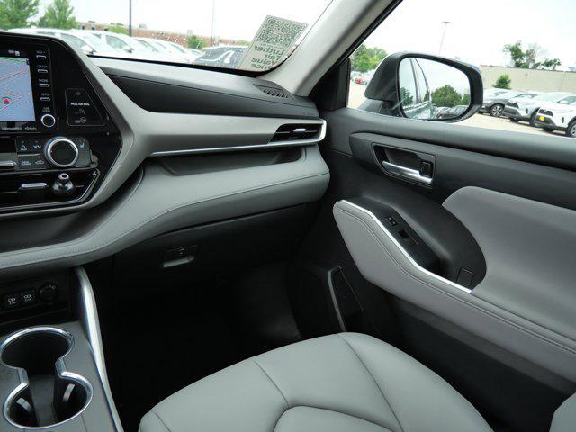used 2020 Toyota Highlander Hybrid car, priced at $29,995