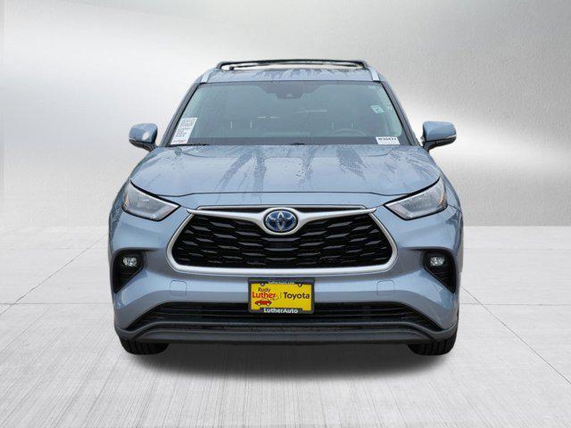 used 2020 Toyota Highlander Hybrid car, priced at $29,995