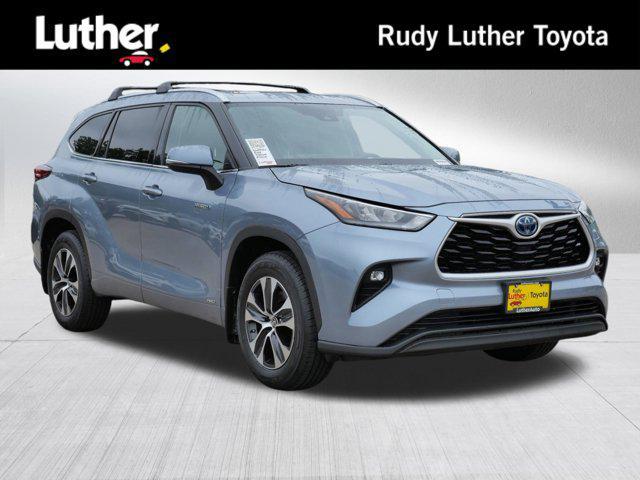 used 2020 Toyota Highlander Hybrid car, priced at $29,995