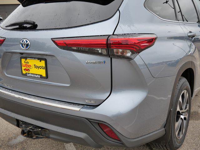 used 2020 Toyota Highlander Hybrid car, priced at $29,995