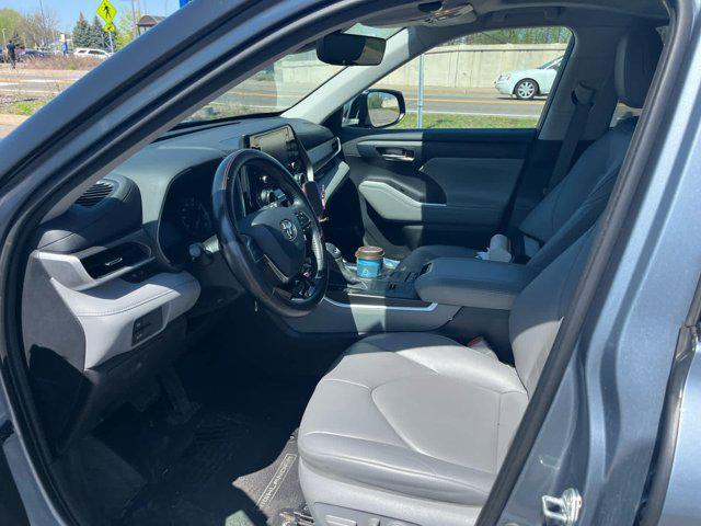 used 2020 Toyota Highlander Hybrid car, priced at $30,990