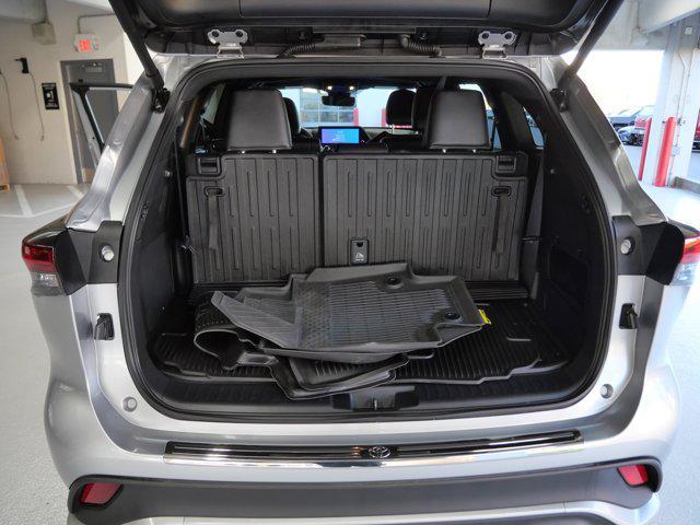 used 2025 Toyota Highlander car, priced at $47,485