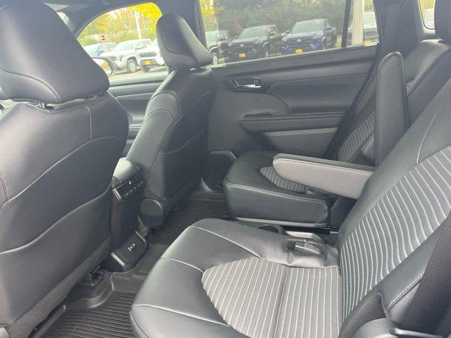used 2025 Toyota Highlander car, priced at $47,800