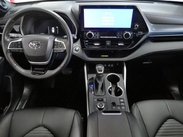 used 2025 Toyota Highlander car, priced at $47,485
