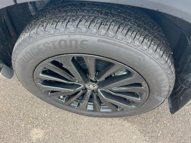 used 2025 Toyota Highlander car, priced at $47,800