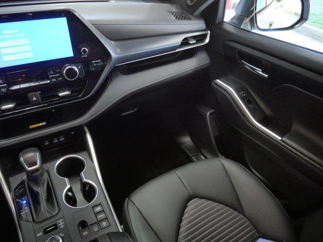 used 2025 Toyota Highlander car, priced at $47,485