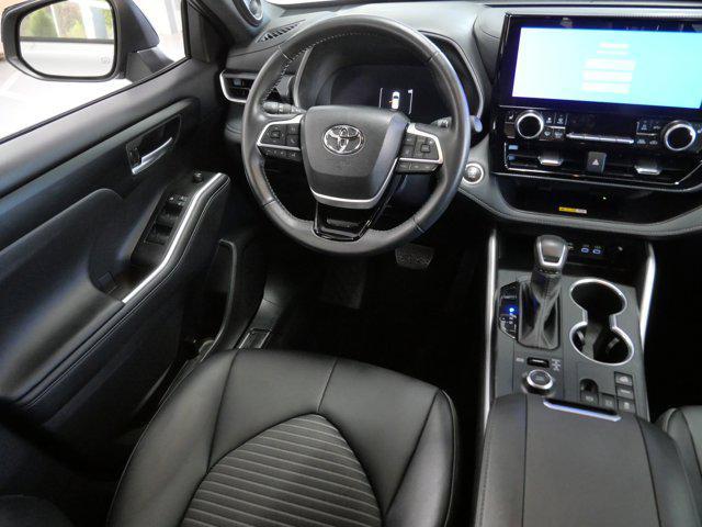 used 2025 Toyota Highlander car, priced at $47,485